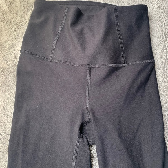 Lululemon leggings size 2 Black like new - Picture 6 of 10